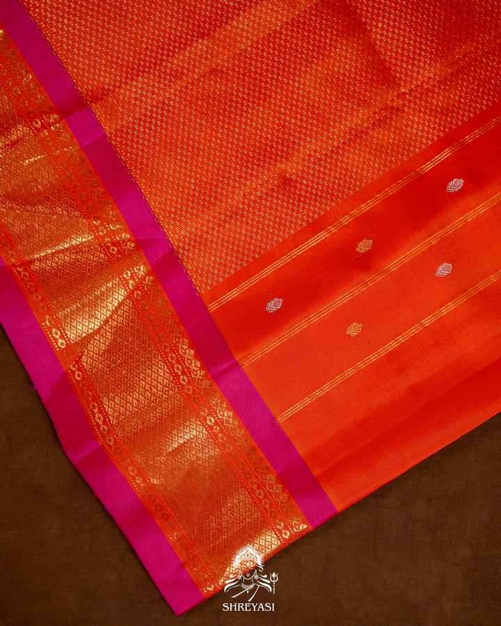 Handloom Pure Gadwal Silk Saree with Contrast Pallu & Full Bhuti Blouse