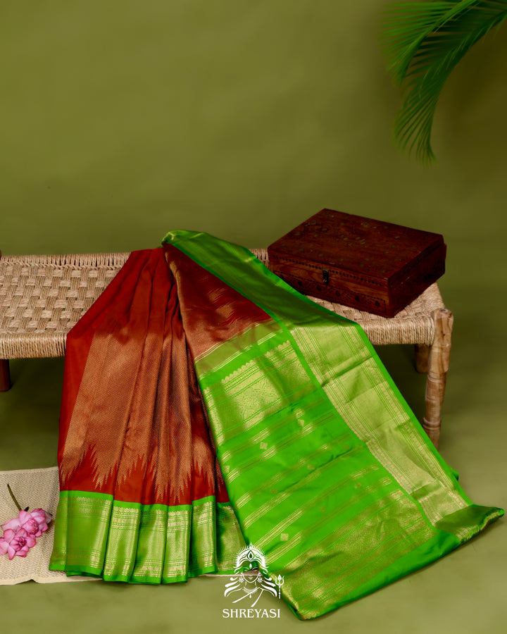 Handloom Pure Kanjivaram Silk Saree with Ettu Kol Weaving and Kuttu Korvai Border in Real Double Zari