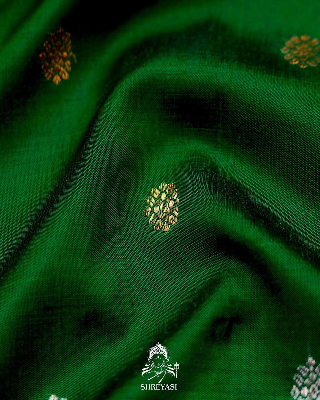 Handloom Pure Gadwal Silk Saree with Tissue Borders in Kuttu Korvai Weaving