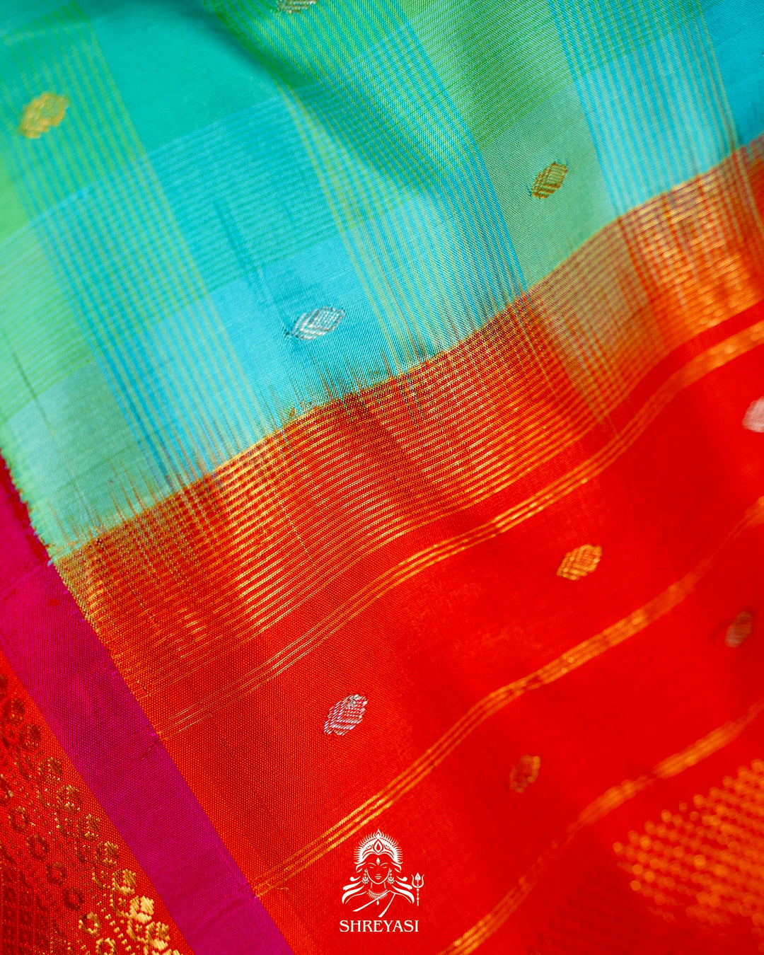 Handloom Pure Gadwal Silk Saree with Contrast Pallu & Full Bhuti Blouse