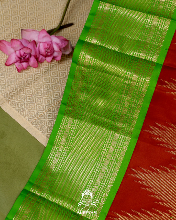 Handloom Pure Kanjivaram Silk Saree with Ettu Kol Weaving and Kuttu Korvai Border in Real Double Zari