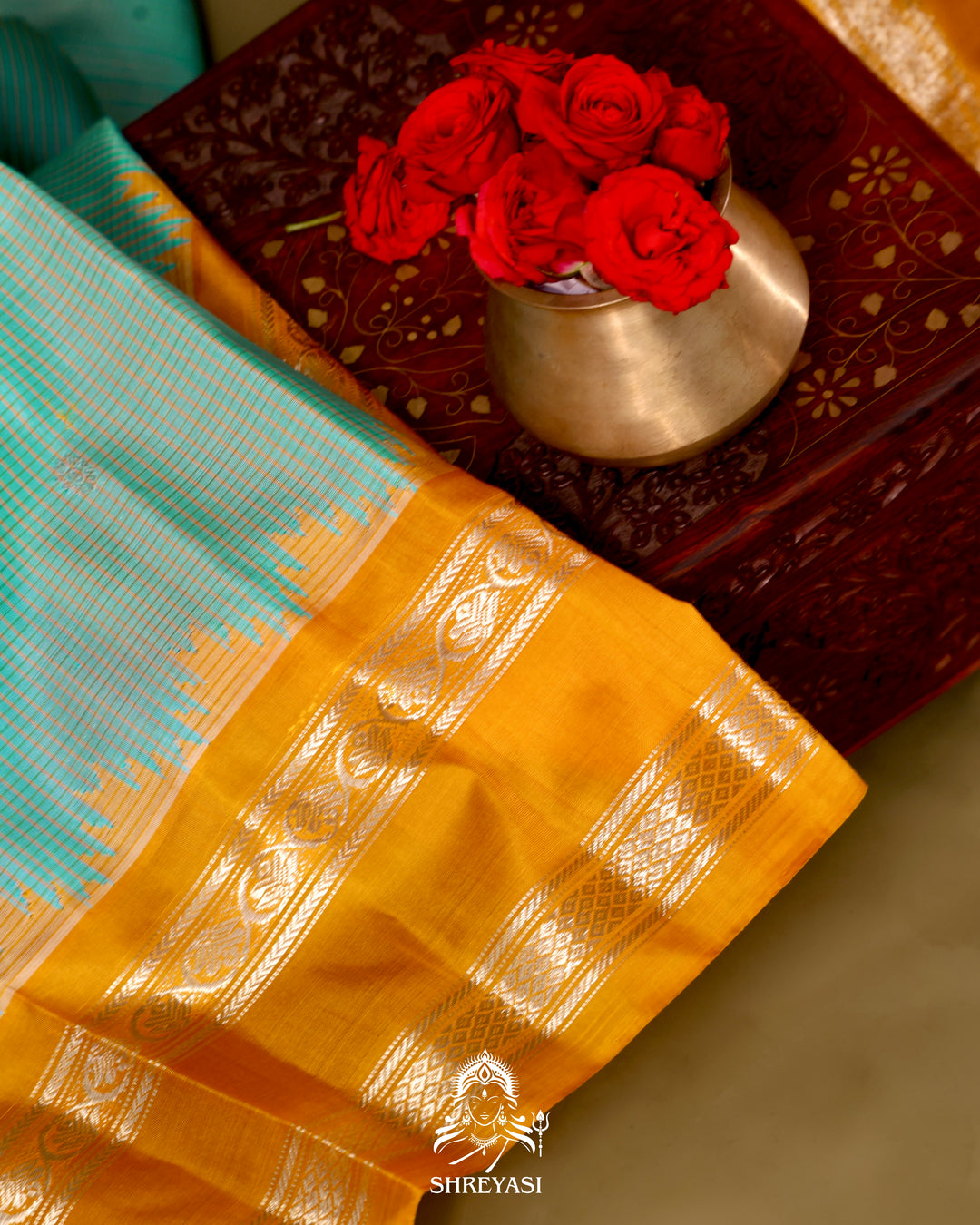 Gadwal Silk Saree with Kuttu Border