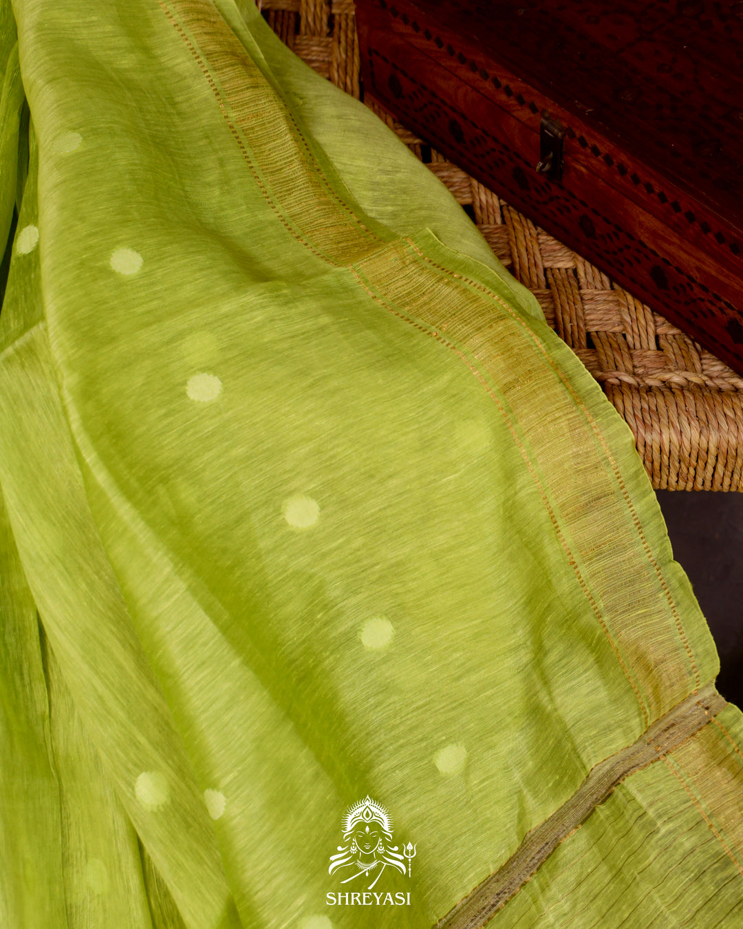 Handloom Pure Linen Saree with Zari Border