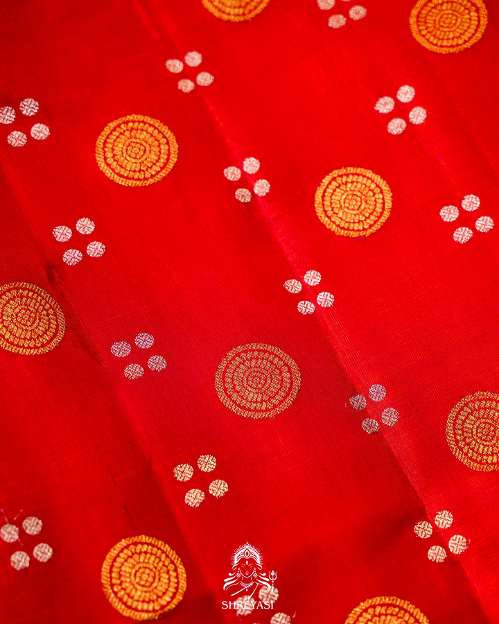 Handloom Pure Gadwal Silk Saree with Contrast Full Bhuti Blouse