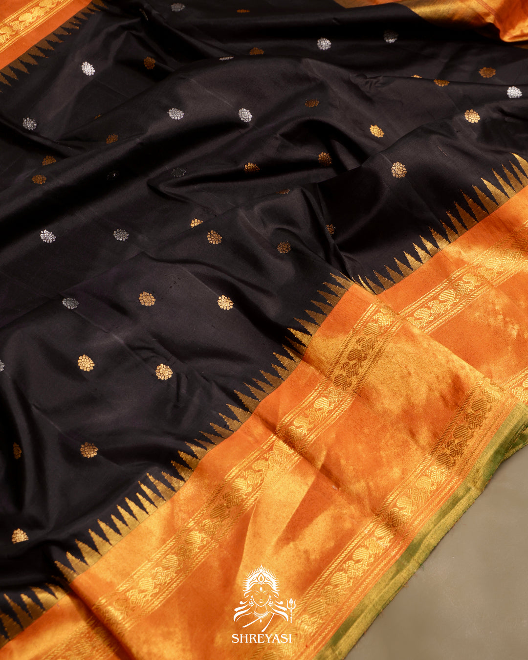 Tissue Gadwal Silk Saree with Kuttu Korvai Border and Contrast Silk Bhuti Blouse