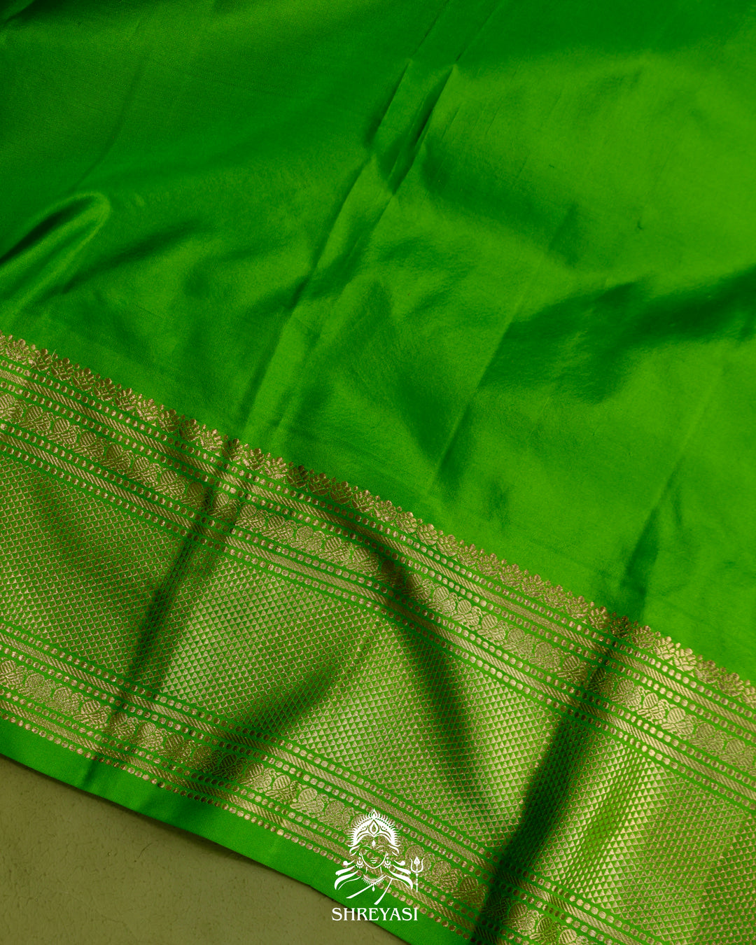 Handloom Pure Kanjivaram Silk Saree with Ettu Kol Weaving and Kuttu Korvai Border in Real Double Zari