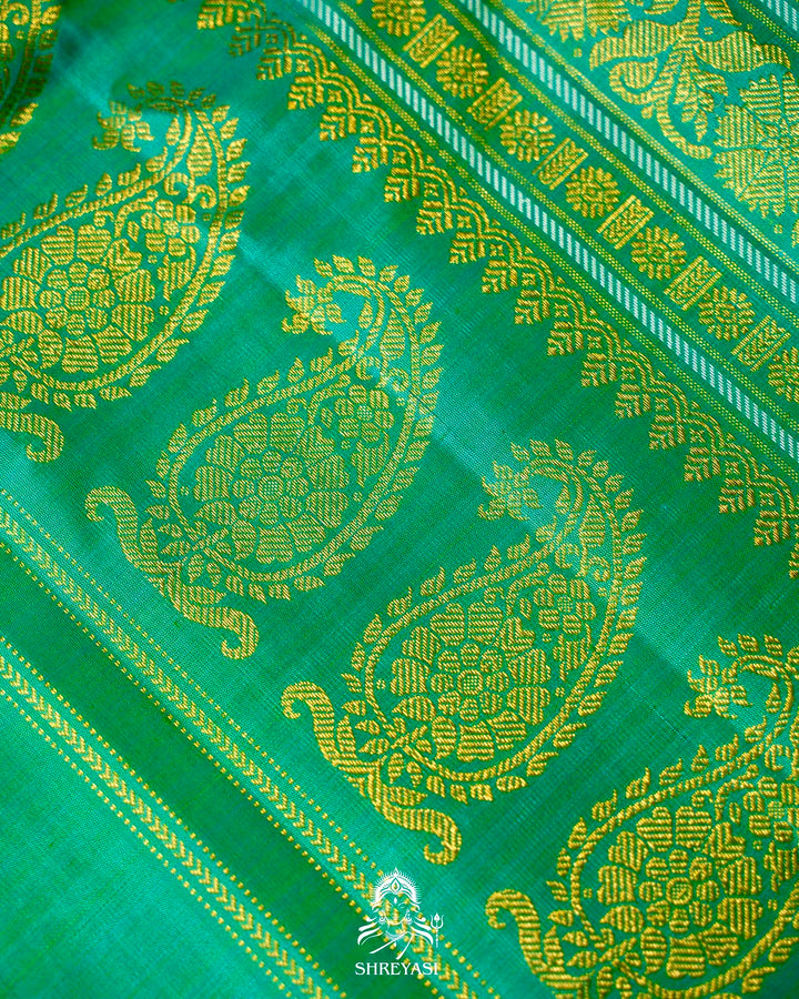 Premium Handloom Pure Gadwal Silk Saree with Kuttu Korvai Border