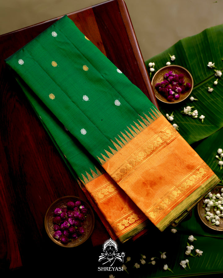 Handloom Pure Gadwal Silk Saree with Tissue Borders in Kuttu Korvai Weaving