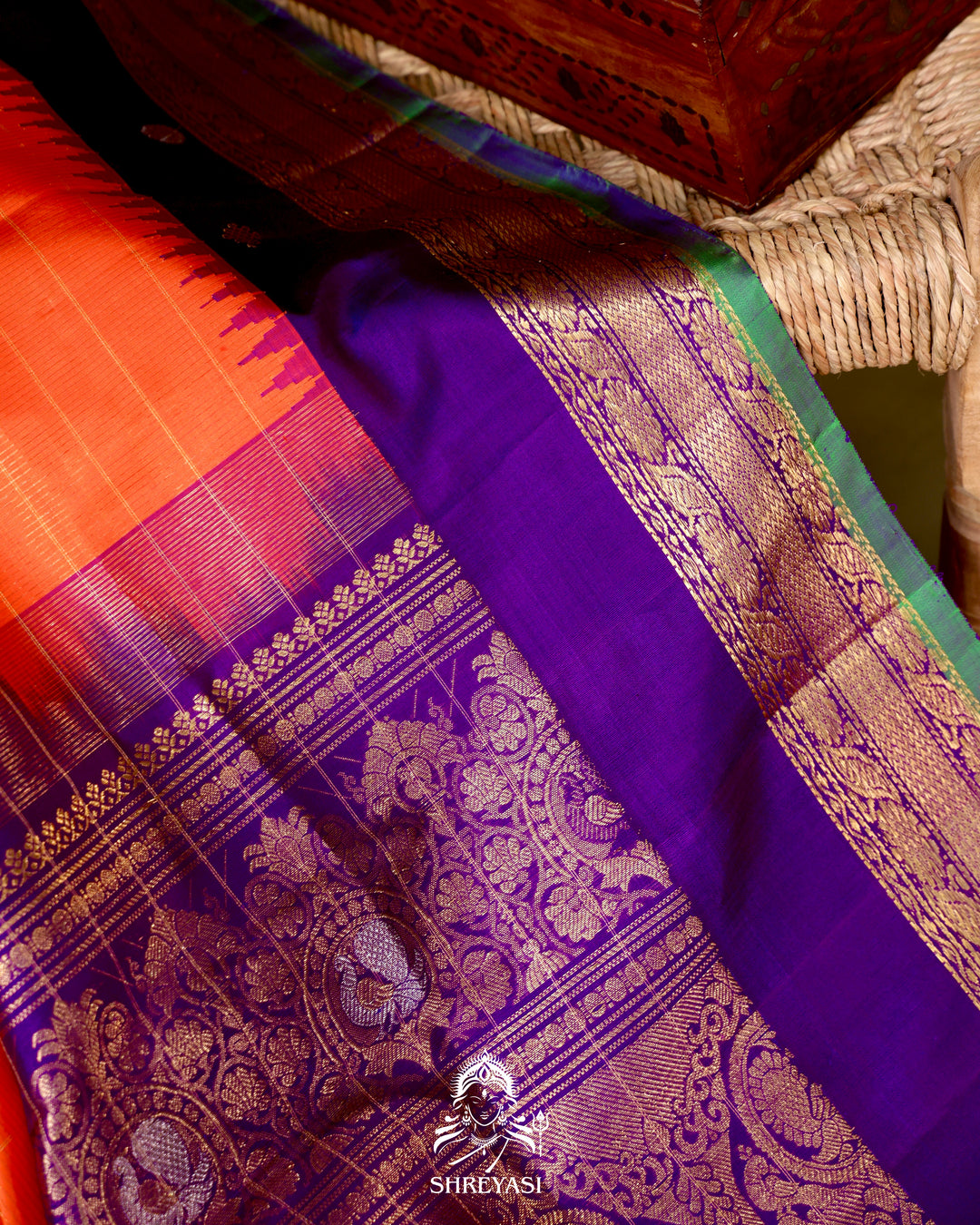 Handloom Pure Gadwal Silk Saree with Kuttu Korvai Border and Contrast Bhuti Blouse