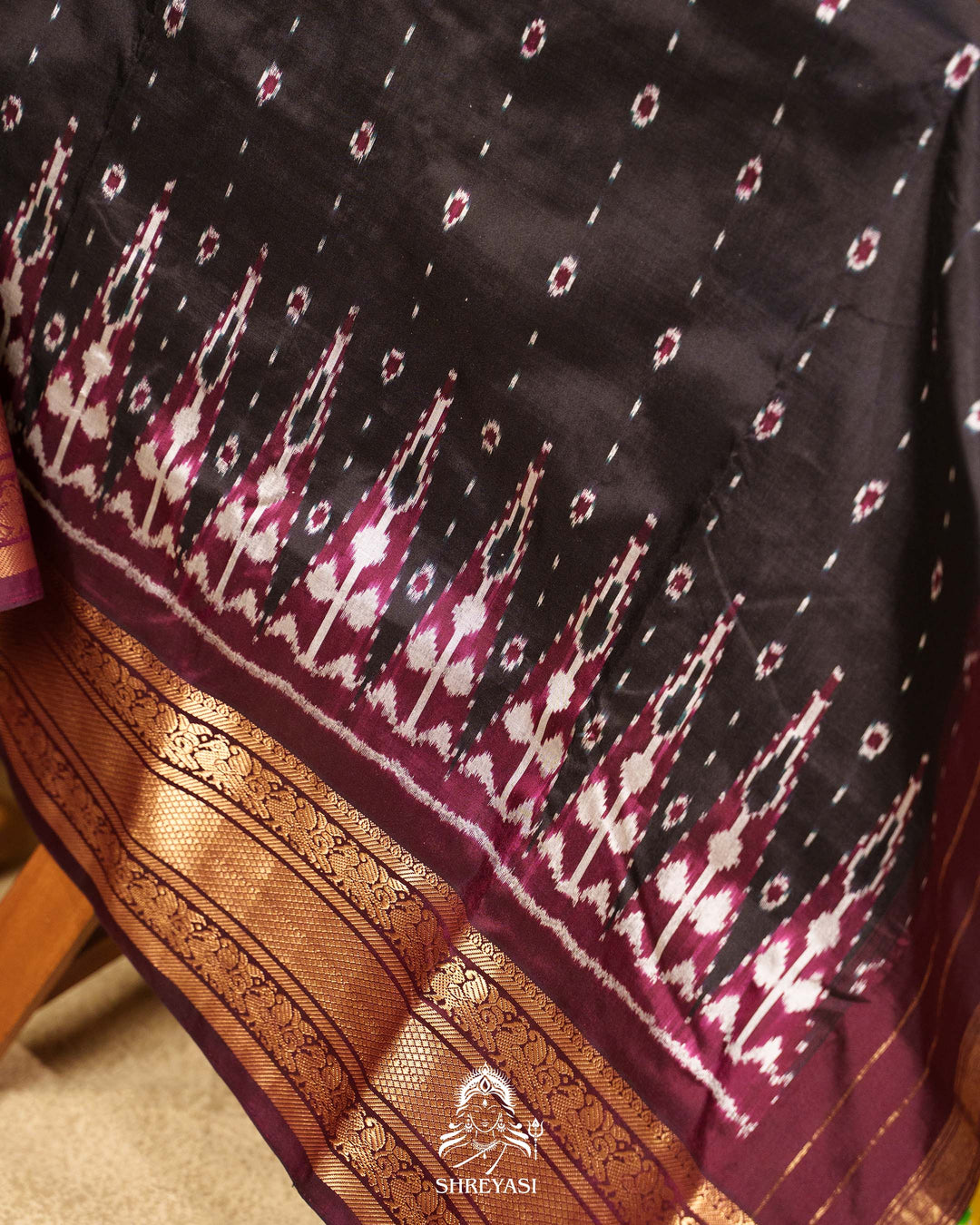 Handloom Pure Pochampally Ikkat Silk Saree with Kanchi Border