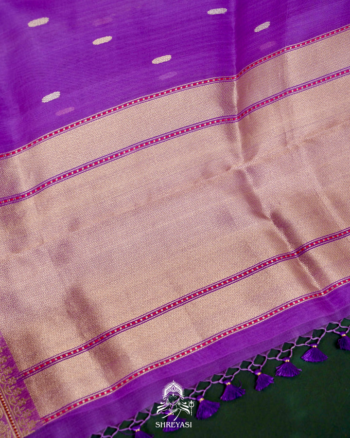Handloom Pure Banarasi Kora Silk Saree with Kadwa Weaving and Hand Embroidered Maggam Work Blouse
