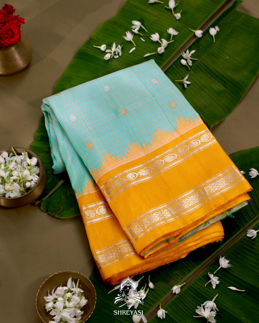 Gadwal Silk Saree with Kuttu Border