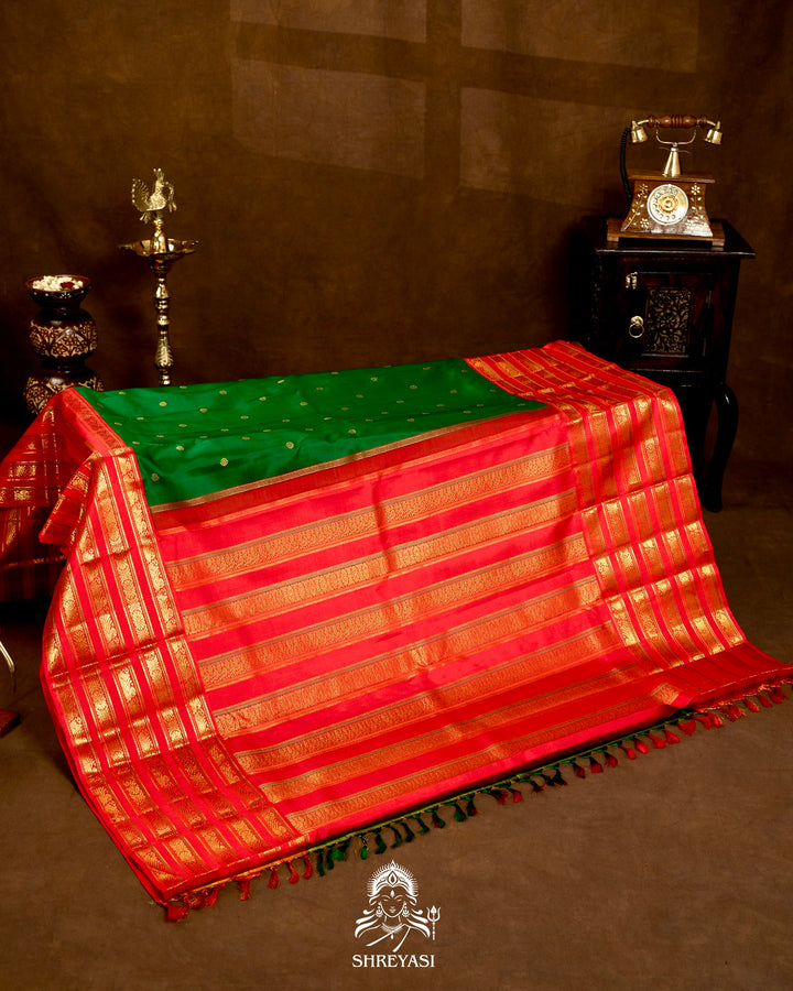 Handloom Pure Kanjivaram Silk Saree in Real Zari in Emerald Green with Kumkum Red Korvai Border