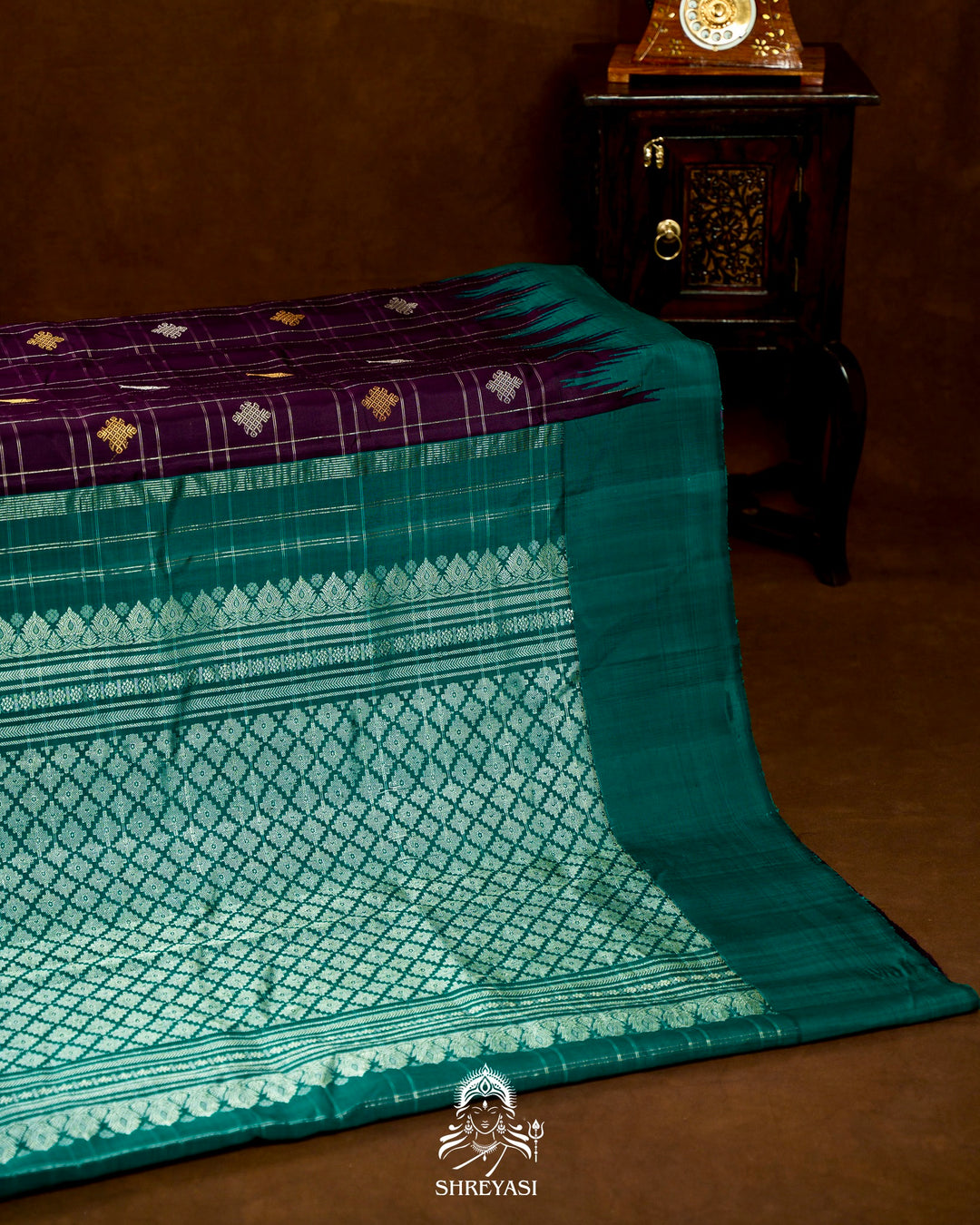 Handloom Pure Gadwal Silk Saree with Kuttu Korvai Border, Zari Checks & Traditional Motifs