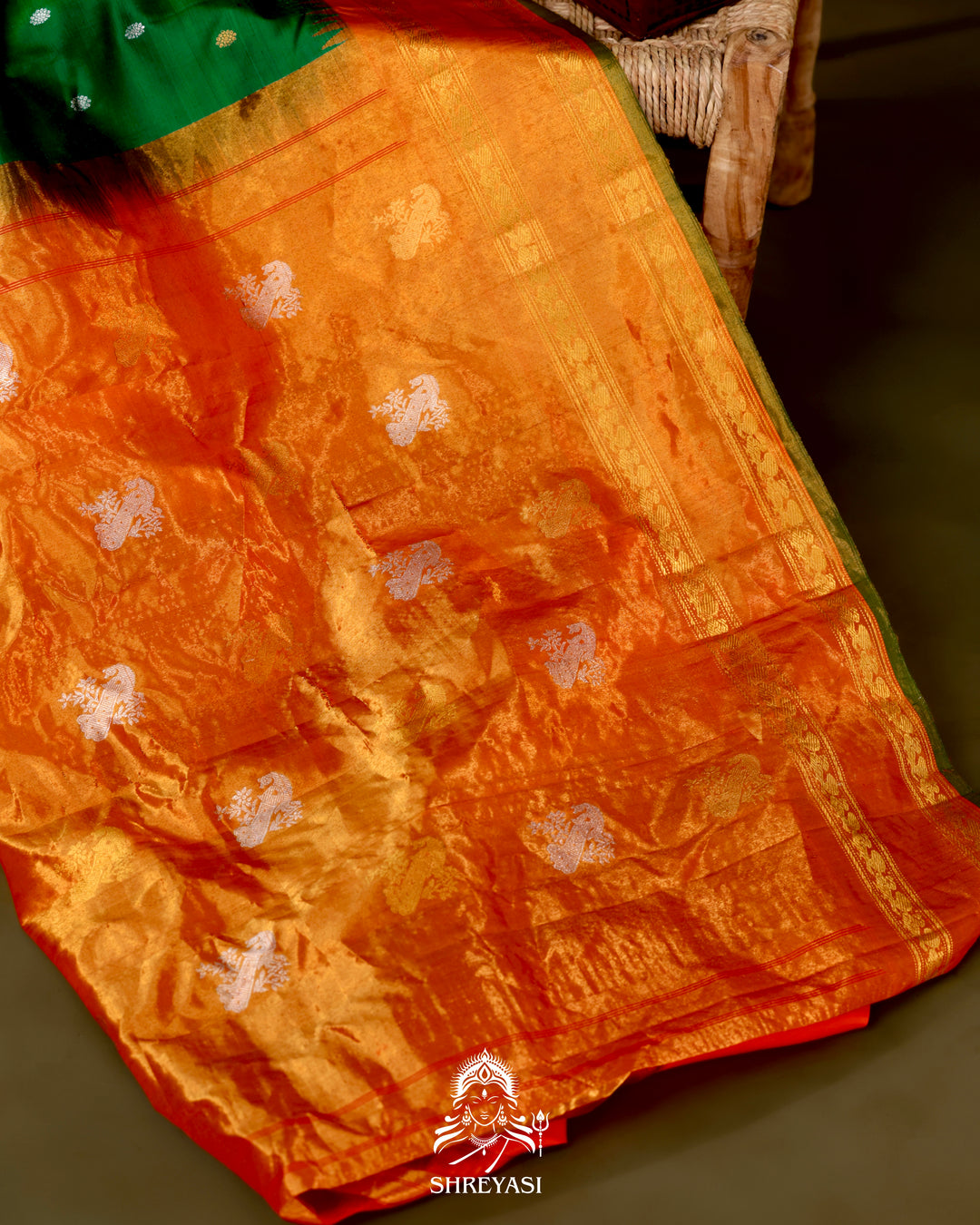 Handloom Pure Gadwal Silk Saree with Tissue Borders in Kuttu Korvai Weaving