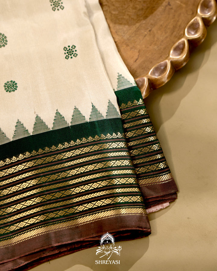 Gadwal Silk Saree with Kuttu Korvai Border and Contrast Bhuti Blouse