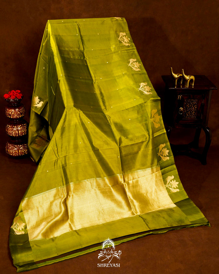 Pure Banarasi Soft Silk Saree with Mashru Border