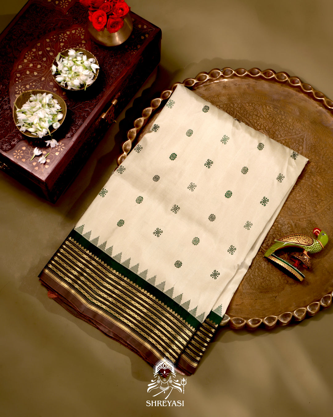 Gadwal Silk Saree with Kuttu Korvai Border and Contrast Bhuti Blouse