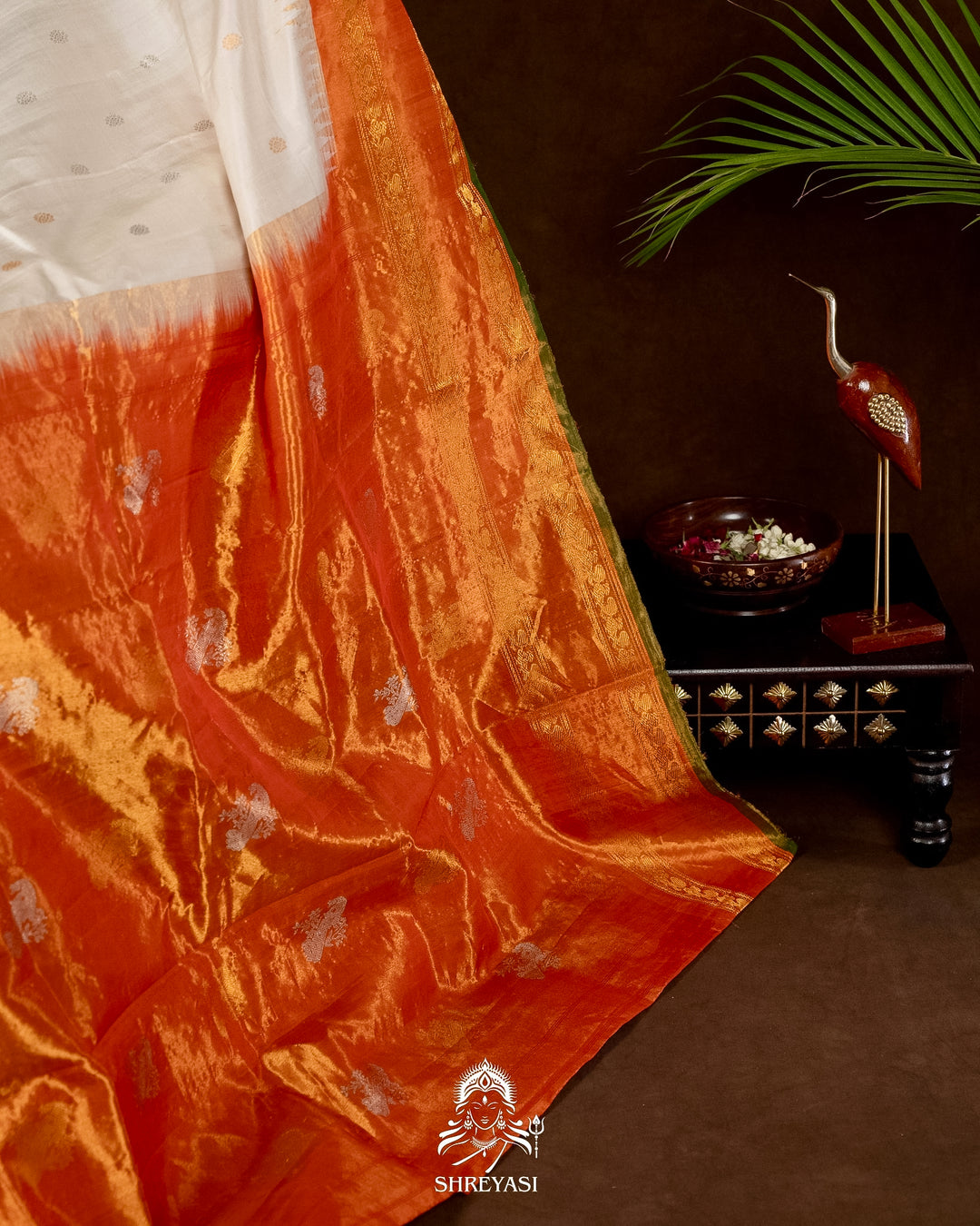 Handloom Pure Gadwal Silk Saree with Tissue Kuttu Border and full Bhuti Silk Blouse