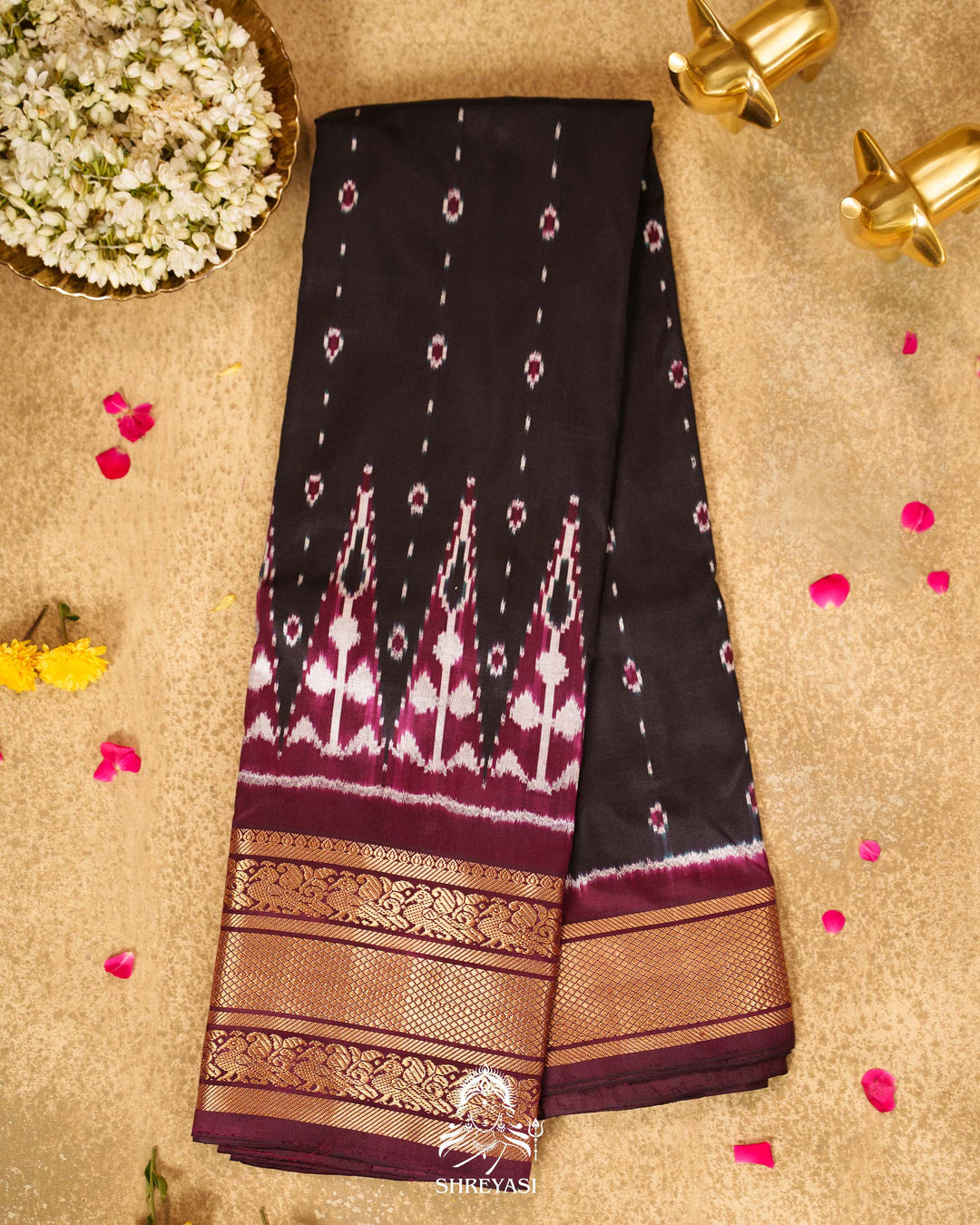 Handloom Pure Pochampally Ikkat Silk Saree with Kanchi Border