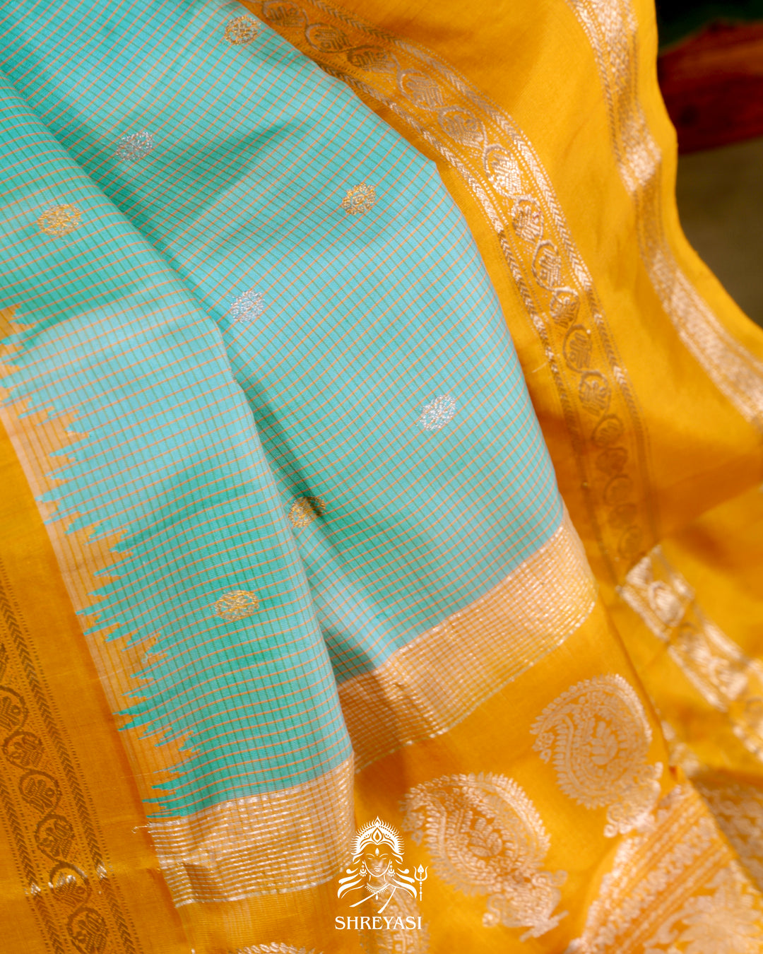 Gadwal Silk Saree with Kuttu Border