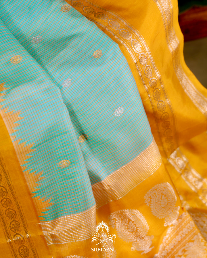 Gadwal Silk Saree with Kuttu Border