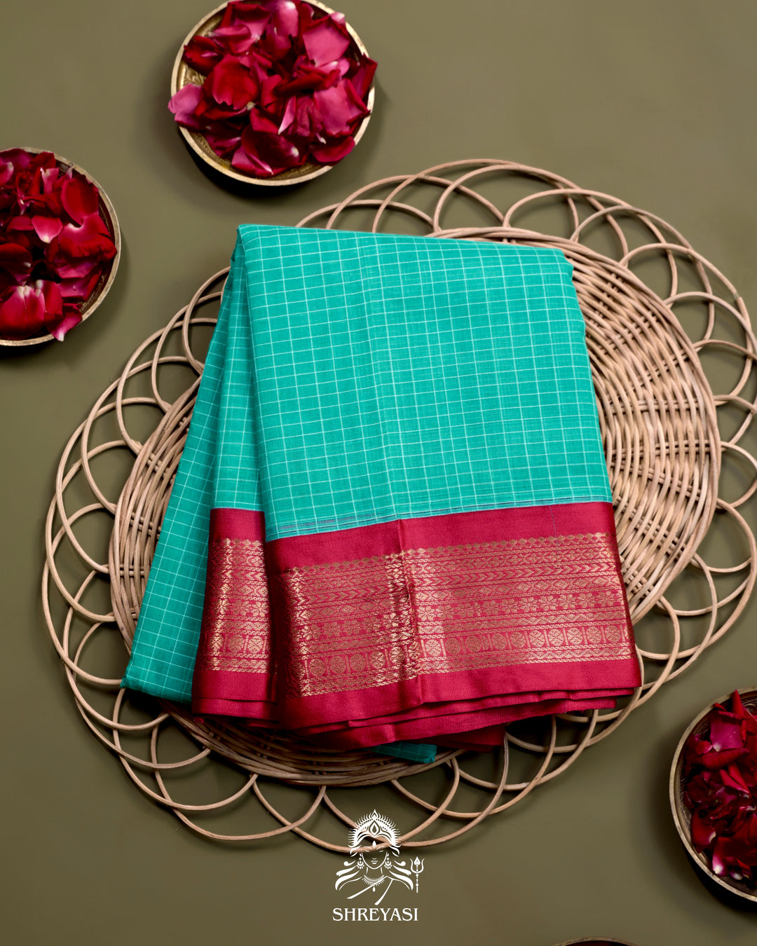Handloom Pure Gadwal Cotton Saree with Contrast Silk Border and Zari Pallu