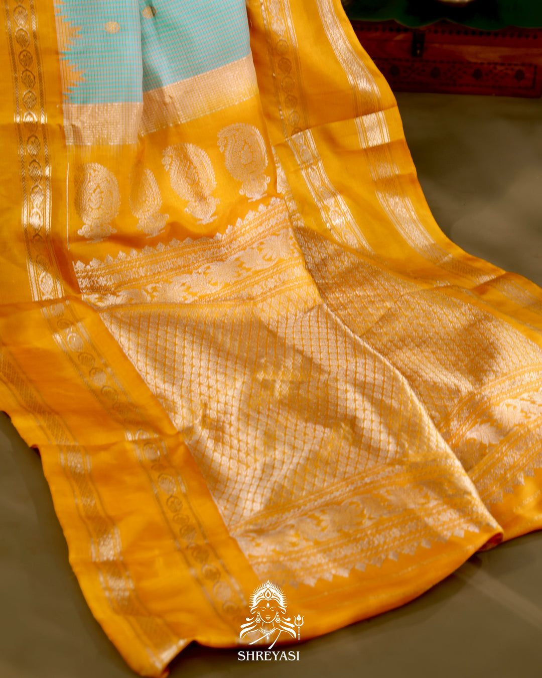 Gadwal Silk Saree with Kuttu Border