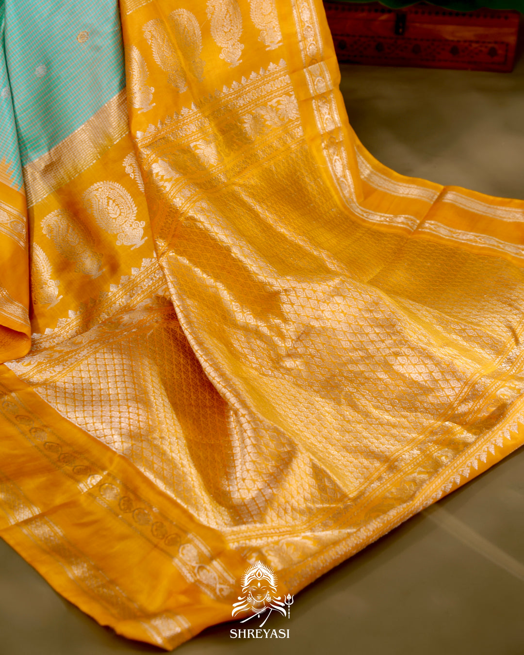 Gadwal Silk Saree with Kuttu Border
