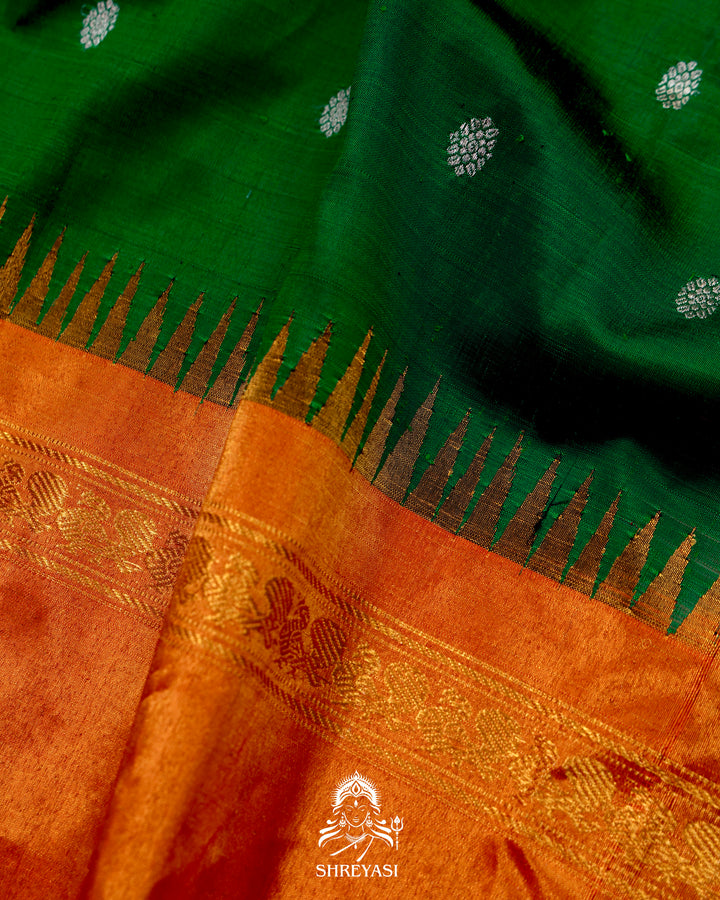 Handloom Pure Gadwal Silk Saree with Tissue Borders in Kuttu Korvai Weaving