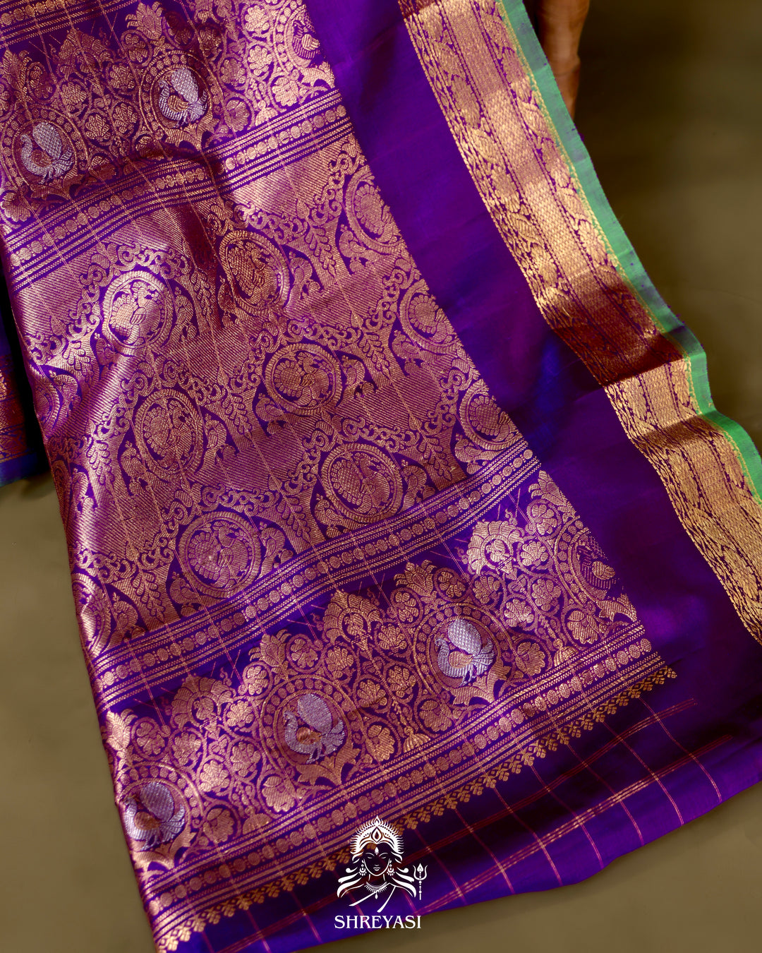 Handloom Pure Gadwal Silk Saree with Kuttu Korvai Border and Contrast Bhuti Blouse