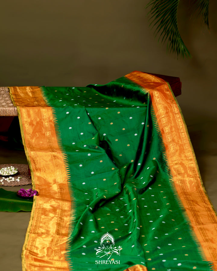 Handloom Pure Gadwal Silk Saree with Tissue Borders in Kuttu Korvai Weaving