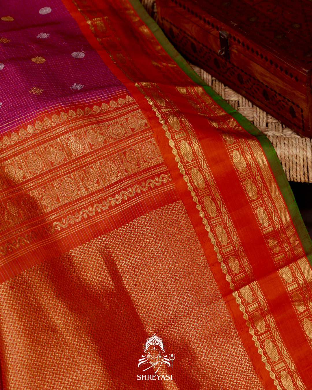 Handloom Pure Gadwal Silk Saree with Kuttu Korvai Border