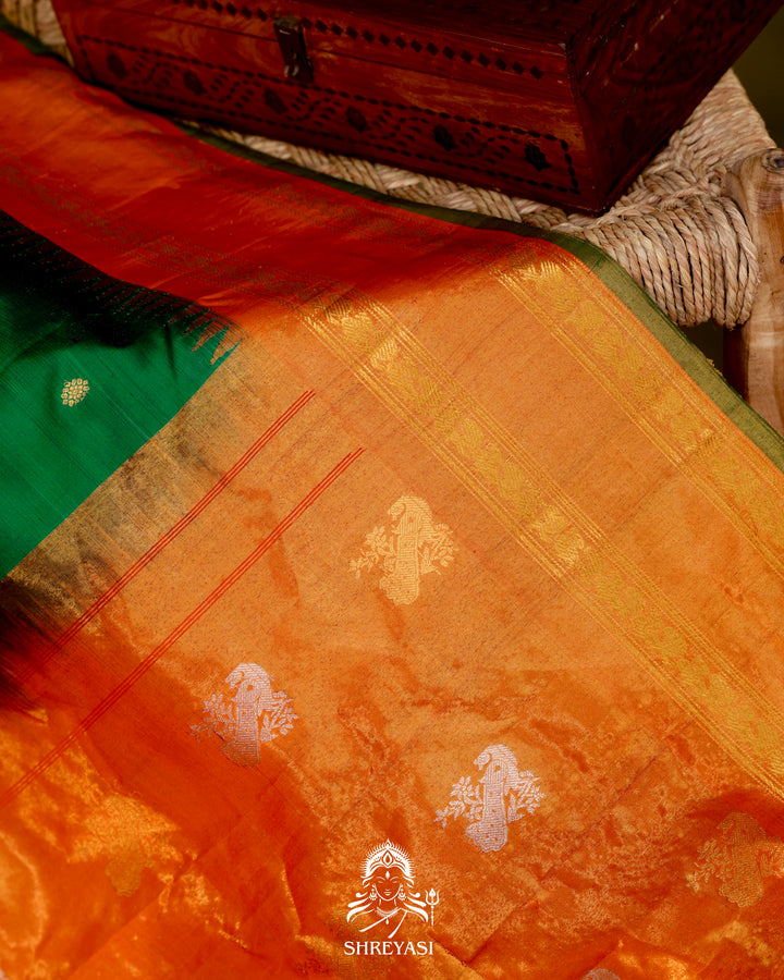 Handloom Pure Gadwal Silk Saree with Tissue Borders in Kuttu Korvai Weaving