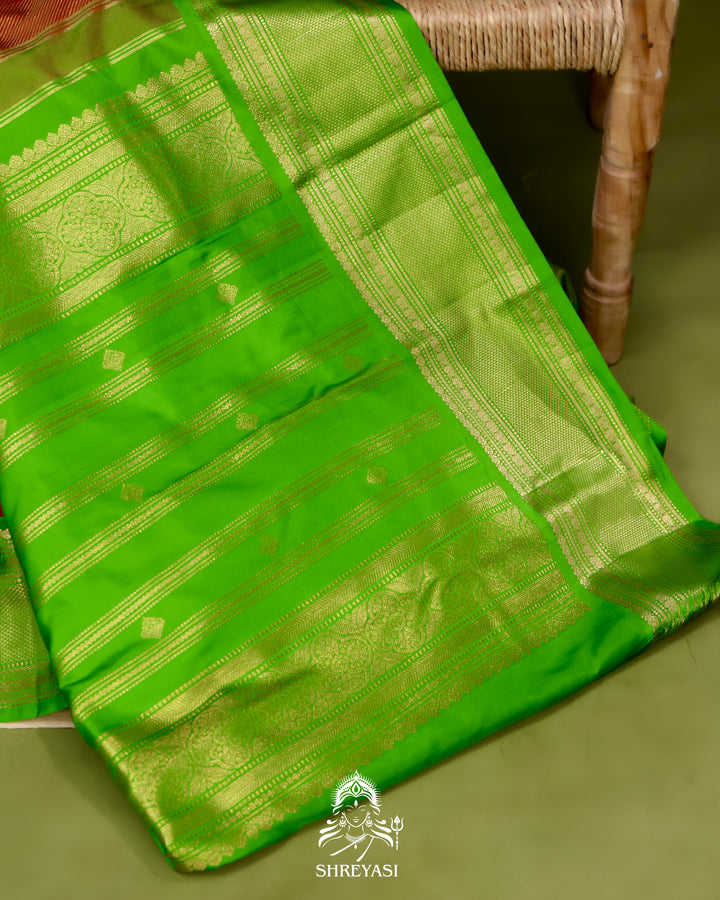 Handloom Pure Kanjivaram Silk Saree with Ettu Kol Weaving and Kuttu Korvai Border in Real Double Zari