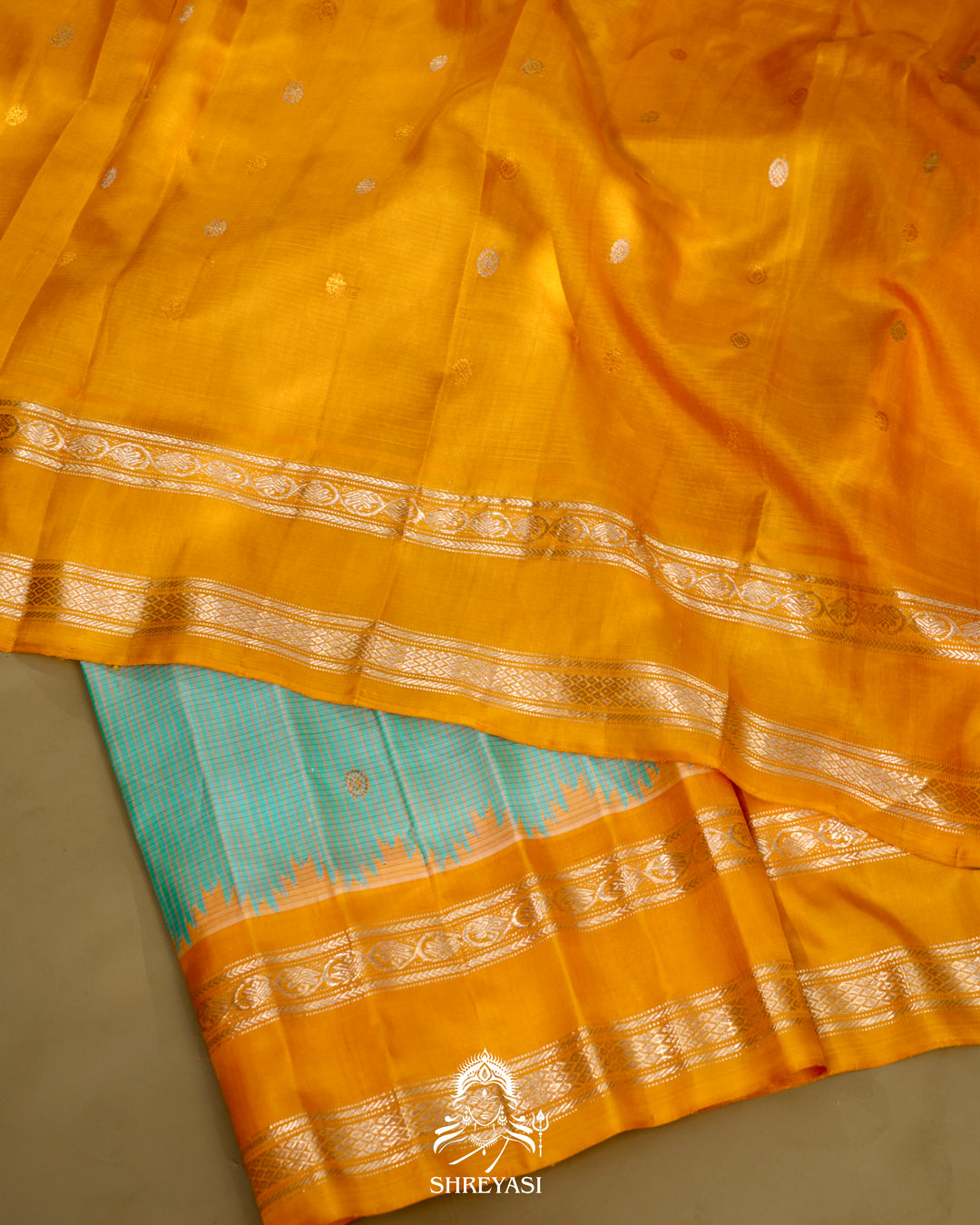 Gadwal Silk Saree with Kuttu Border