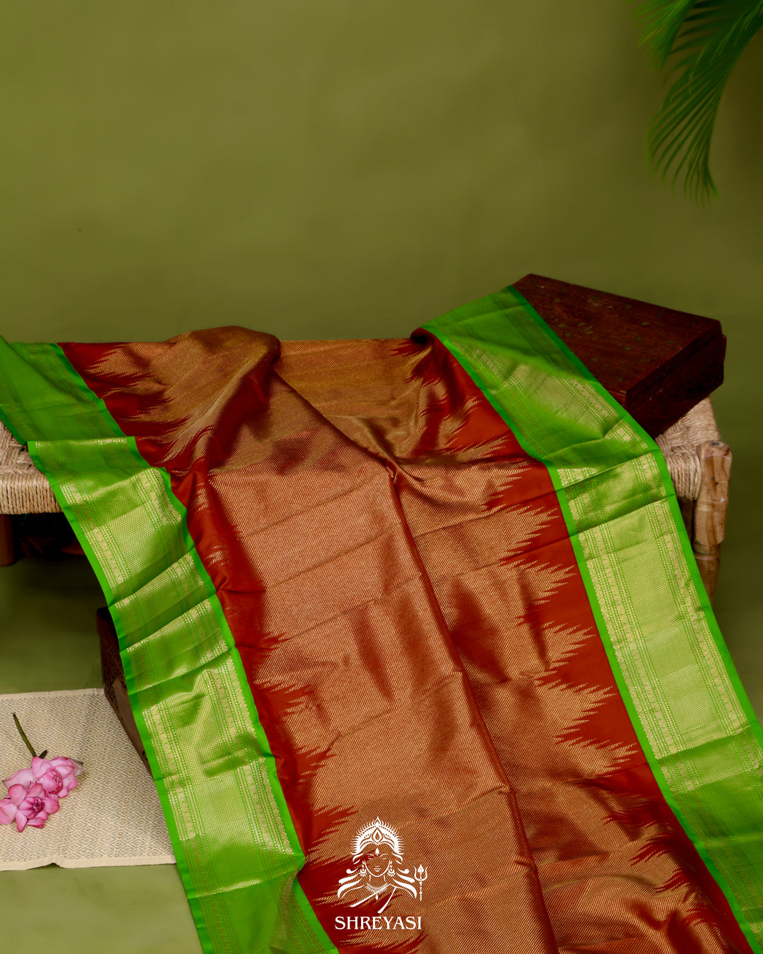 Handloom Pure Kanjivaram Silk Saree with Ettu Kol Weaving and Kuttu Korvai Border in Real Double Zari