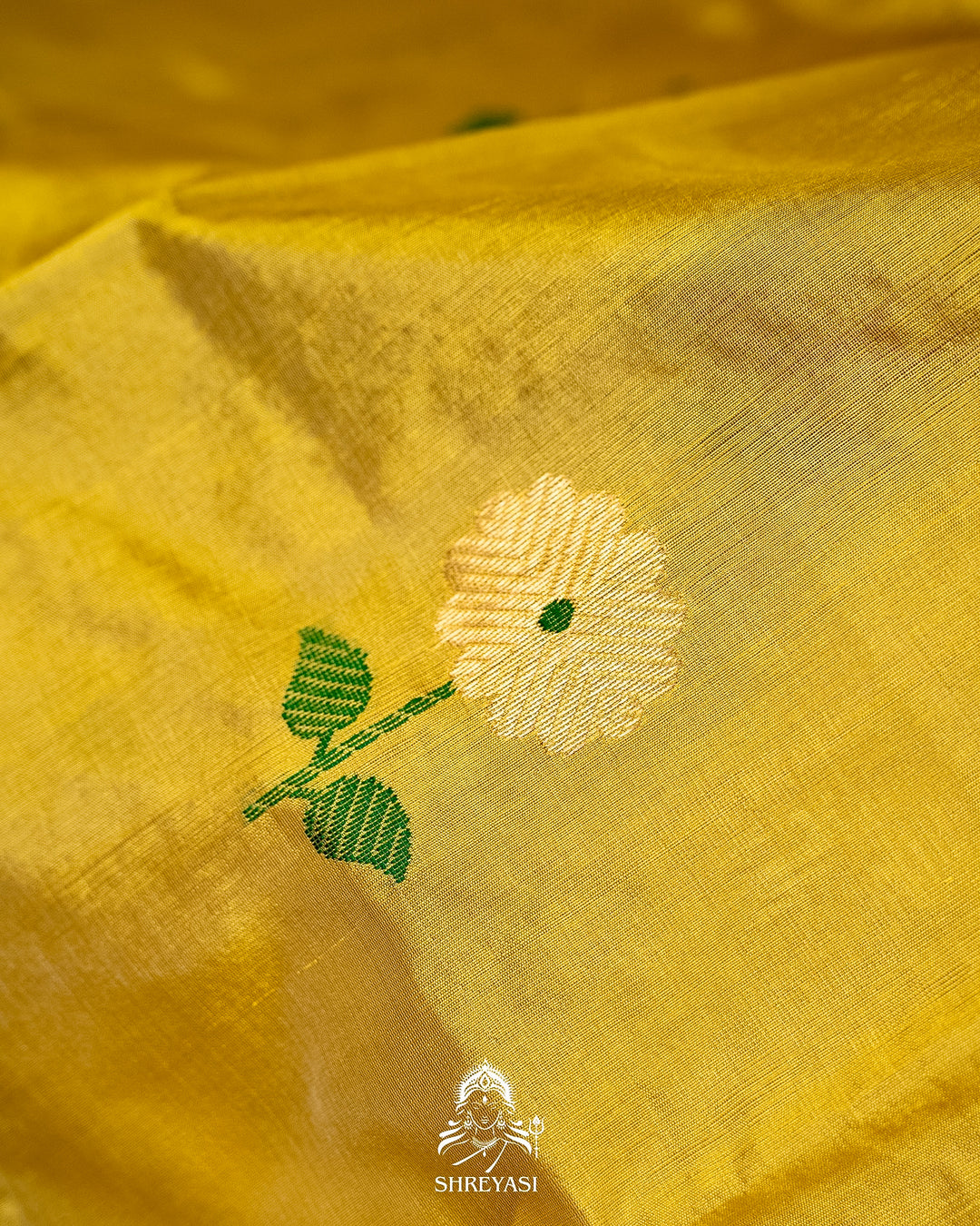 Handloom Pure Chanderi Pattu Silk Saree with Meena Buta and Contrast Pattu Border
