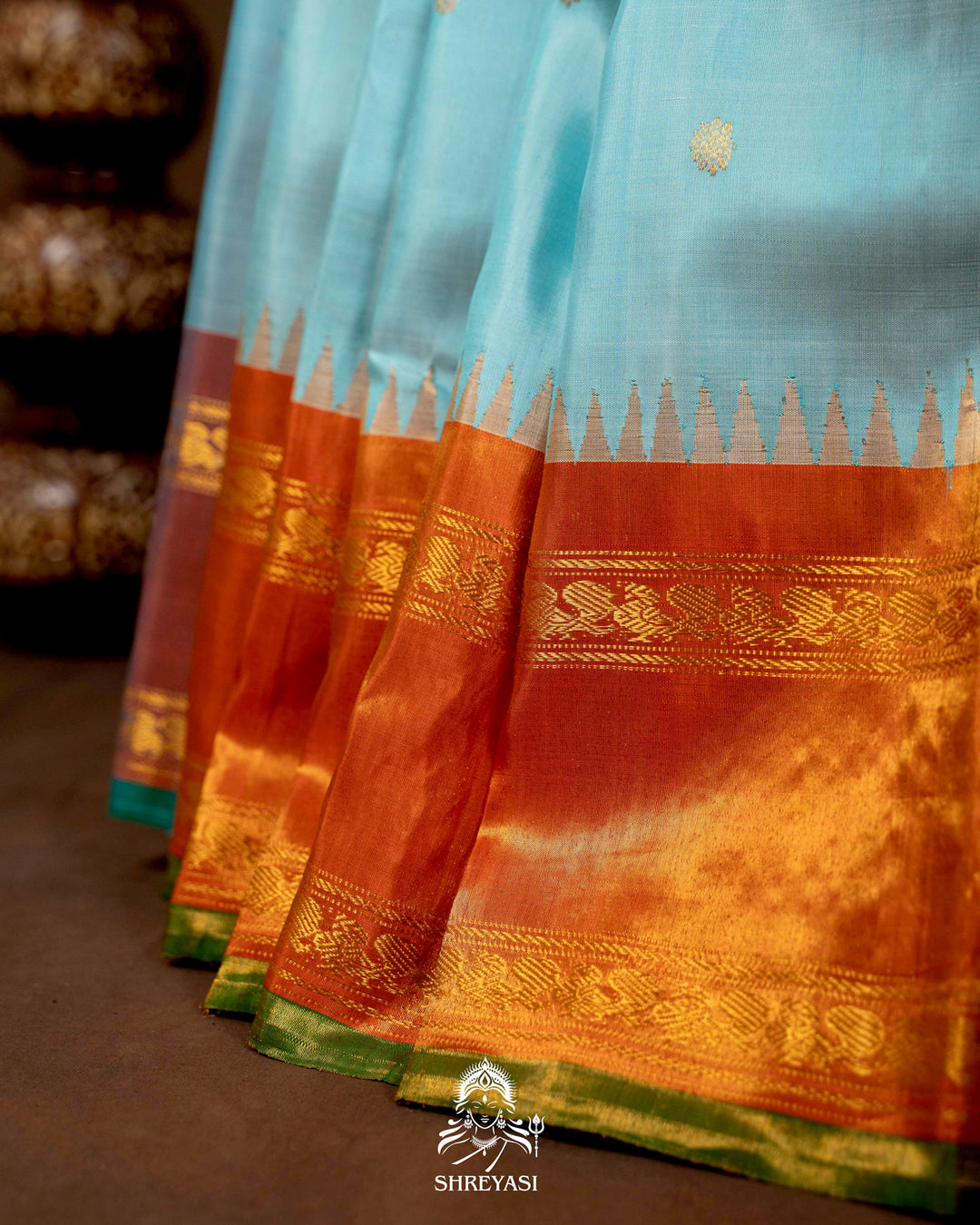 Handloom Pure Gadwal Silk Saree with Tissue Kuttu Border and full Bhuti Silk Blouse