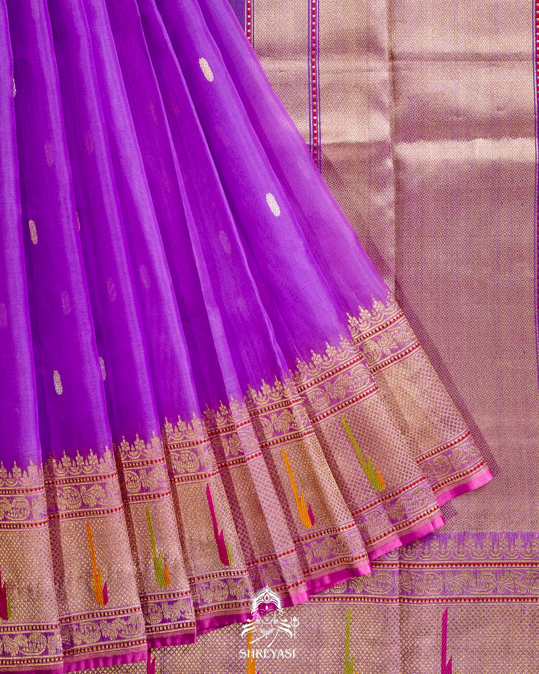Handloom Pure Banarasi Kora Silk Saree with Kadwa Weaving and Hand Embroidered Maggam Work Blouse