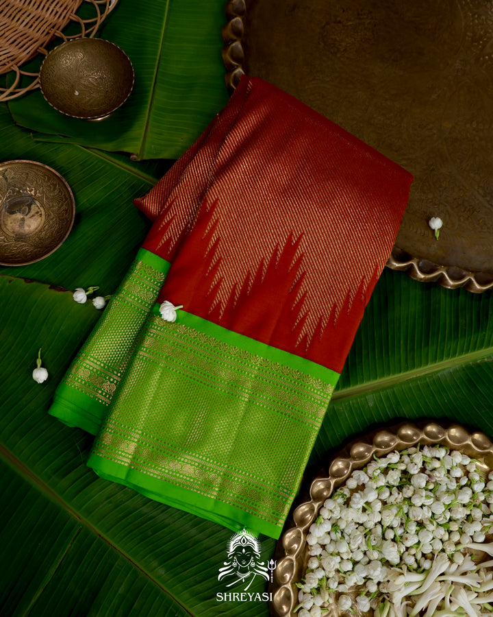 Handloom Pure Kanjivaram Silk Saree with Ettu Kol Weaving and Kuttu Korvai Border in Real Double Zari