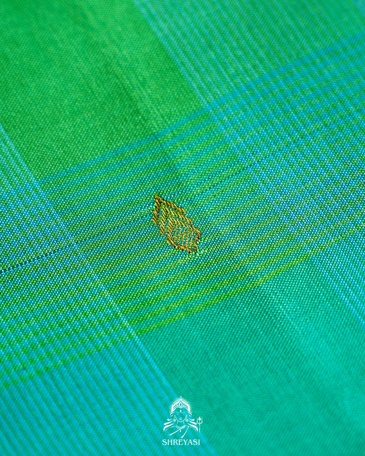 Handloom Pure Gadwal Silk Saree with Contrast Pallu & Full Bhuti Blouse