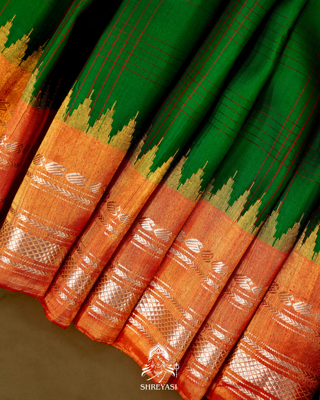 Gadwal Silk Saree with Tissue Border in Kuttu Korvai Weaving
