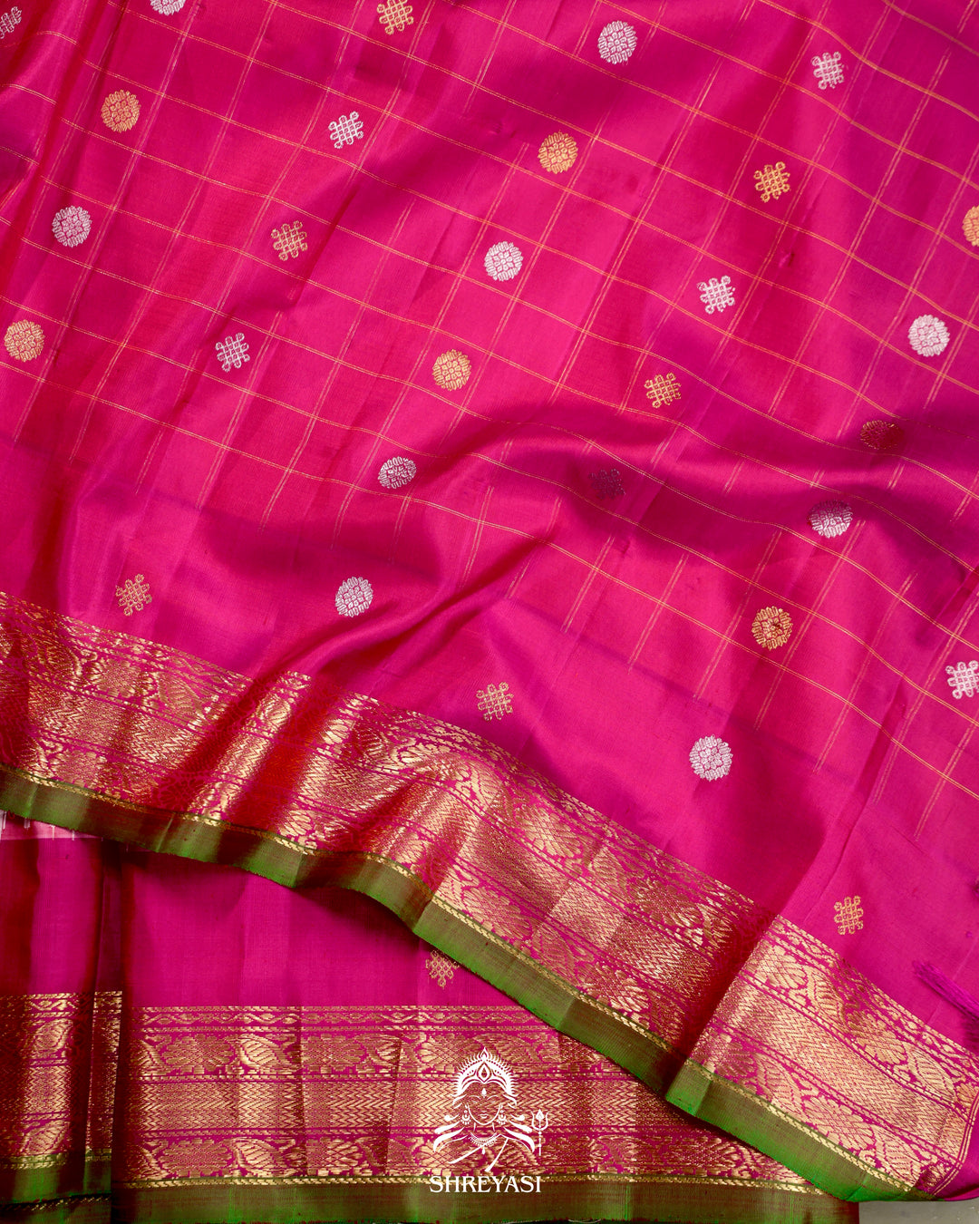 Handloom Pure Gadwal Silk Saree with Kuttu Korvai Border and Contrast Bhuti Blouse