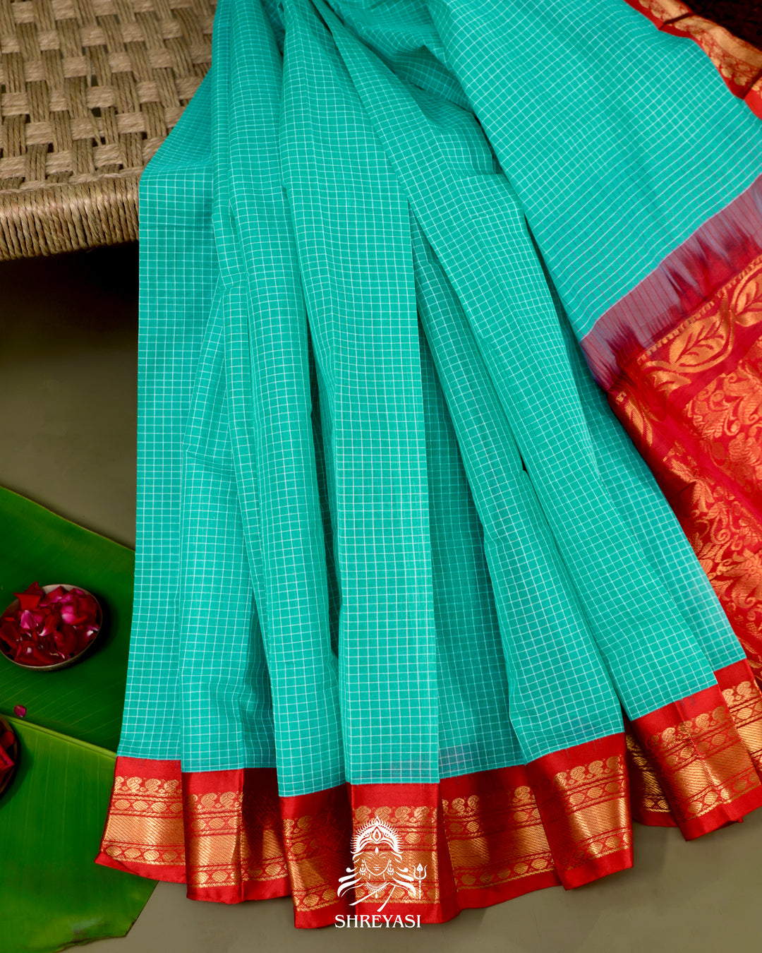 Handloom Pure Gadwal Cotton Saree with Contrast Silk Border and Zari Pallu