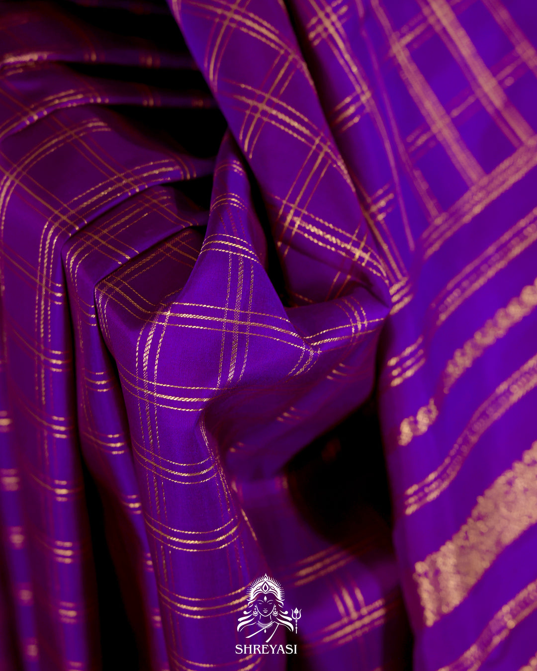 Handloom Pure Kanjivaram Silk Saree in Real Zari with Tanjore Kili and Kamalam Artwork