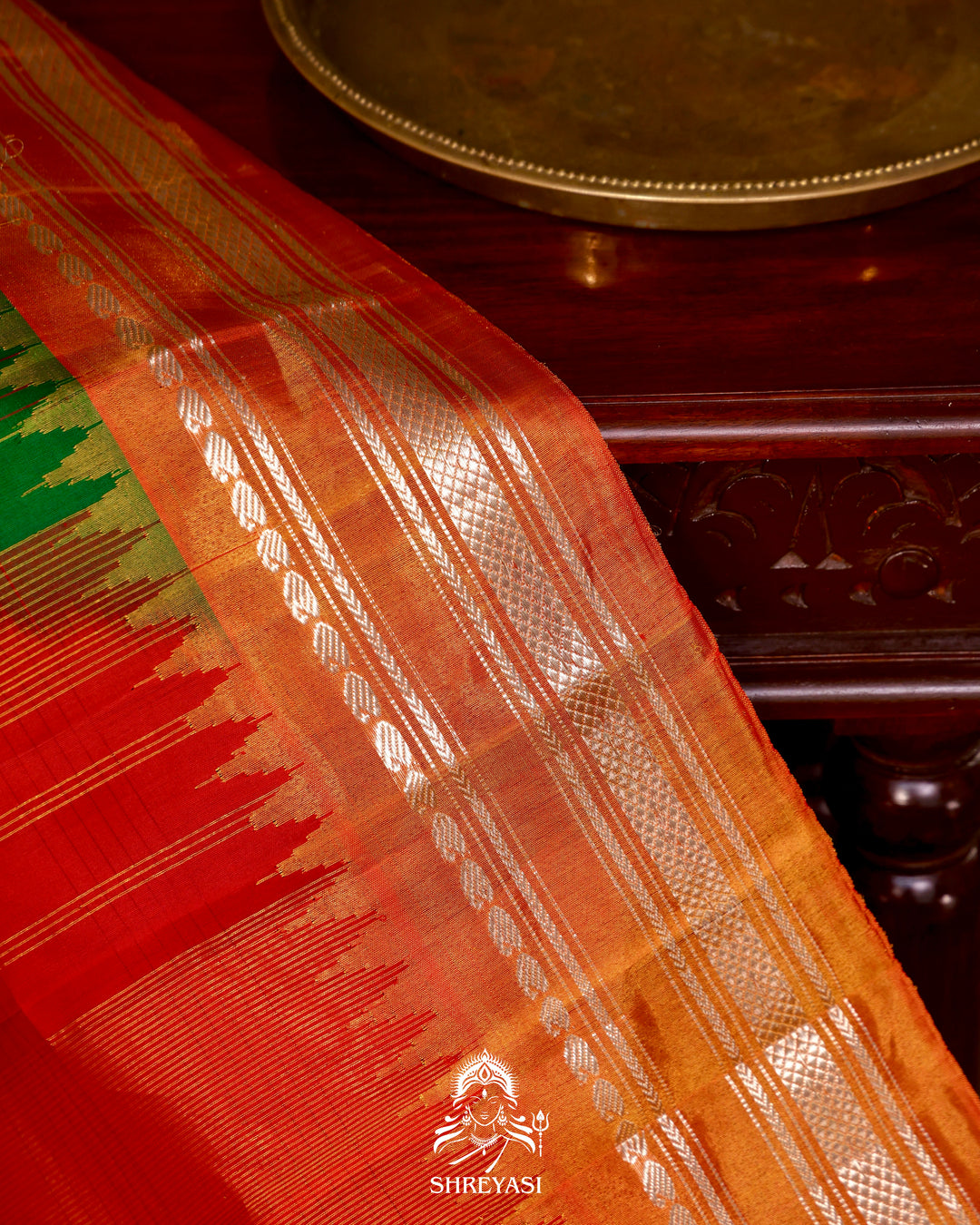 Gadwal Silk Saree with Tissue Border in Kuttu Korvai Weaving