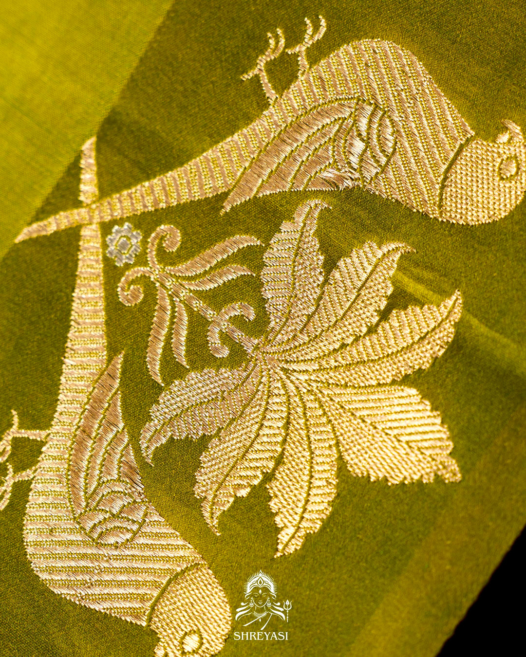 Pure Banarasi Soft Silk Saree with Mashru Border