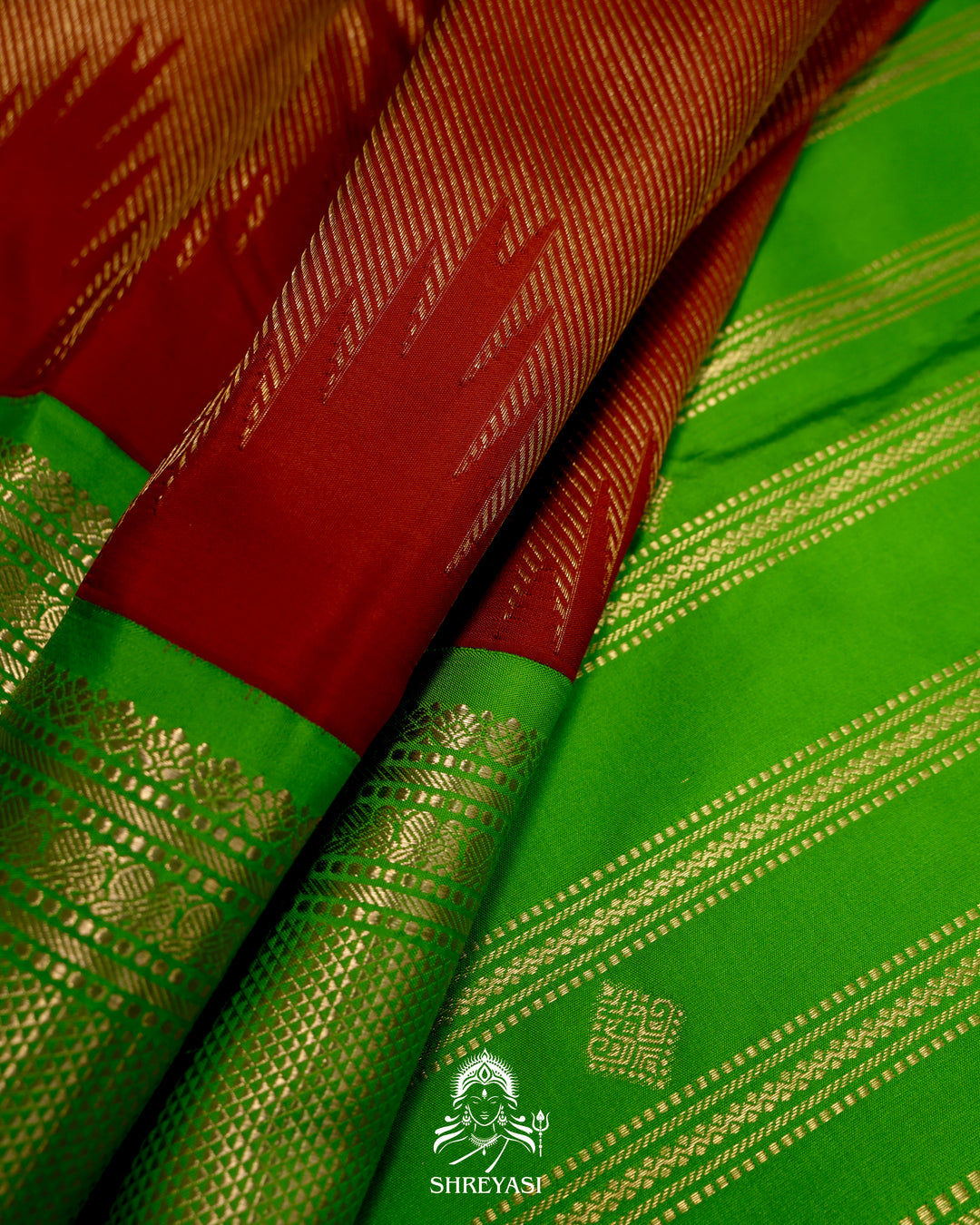 Handloom Pure Kanjivaram Silk Saree with Ettu Kol Weaving and Kuttu Korvai Border in Real Double Zari