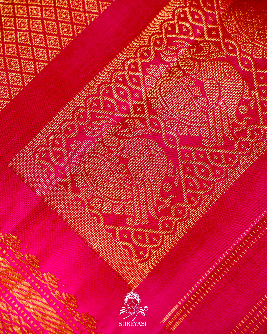 Handloom Pure Gadwal Silk Saree with Contrast Full Bhuti Blouse